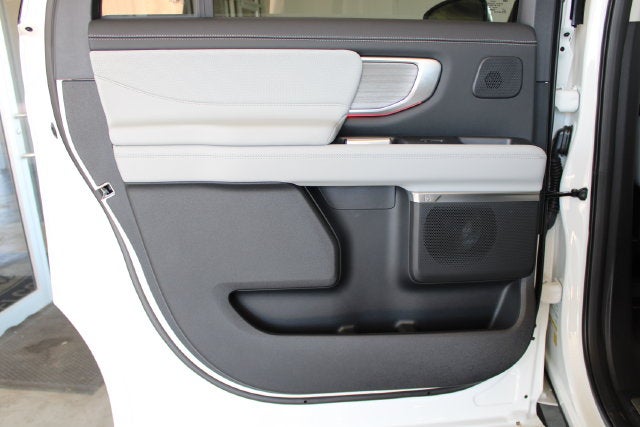 2027 Ford Expedition Base