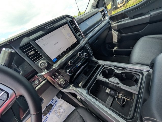 2025 Ford Super Duty F-350 SRW F-350® Lariat®