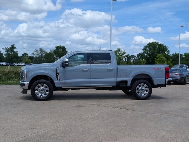 2025 Ford Super Duty F-350 SRW F-350® Lariat®