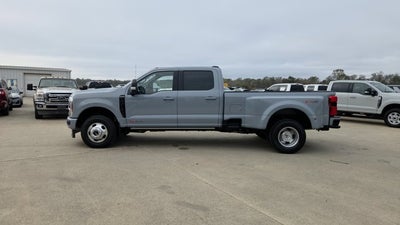 2026 Ford Super Duty F-350 DRW Platinum