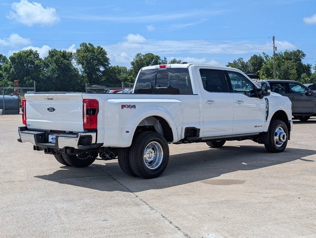 2026 Ford Super Duty F-350 DRW LARIAT