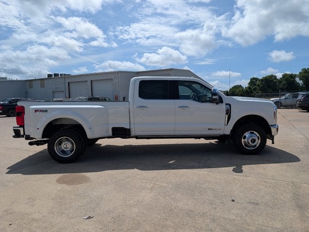 2026 Ford Super Duty F-350 DRW LARIAT