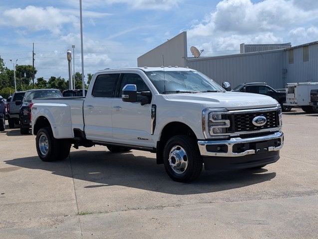 2026 Ford Super Duty F-350 DRW LARIAT