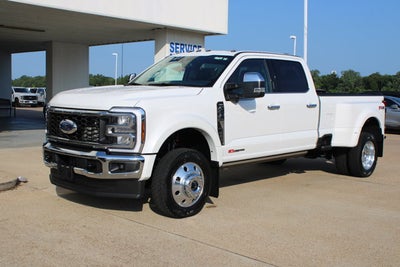 2026 Ford Super Duty F-450 DRW LARIAT