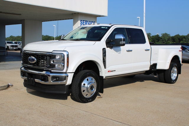 2026 Ford Super Duty F-450 DRW LARIAT