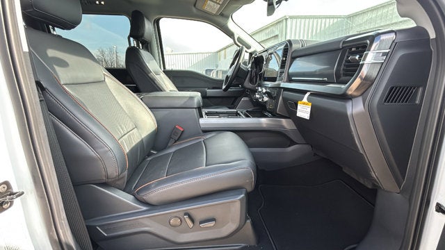 2026 Ford Super Duty F-450 DRW LARIAT