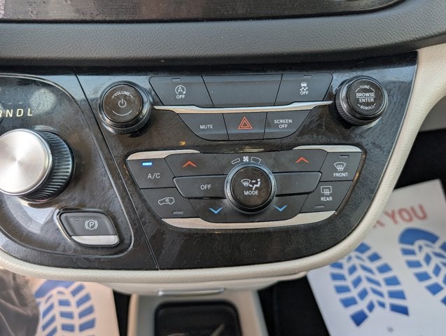 2023 Chrysler Voyager LX