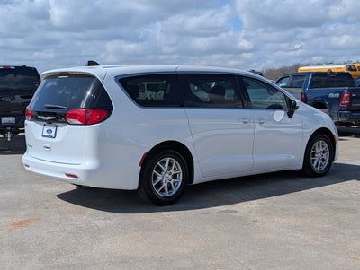 2023 Chrysler Voyager LX