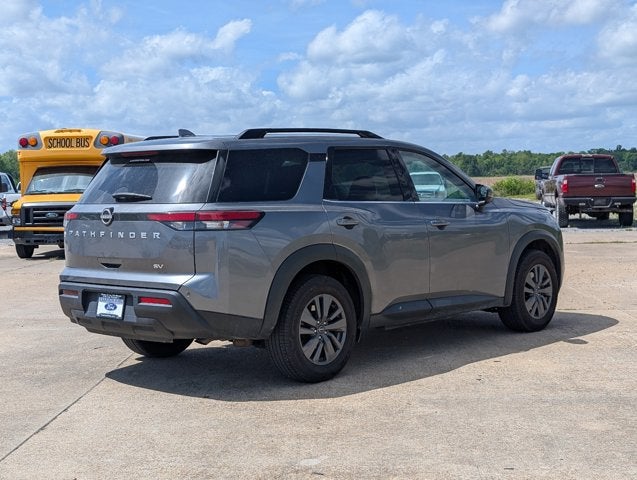 2024 Nissan Pathfinder SV